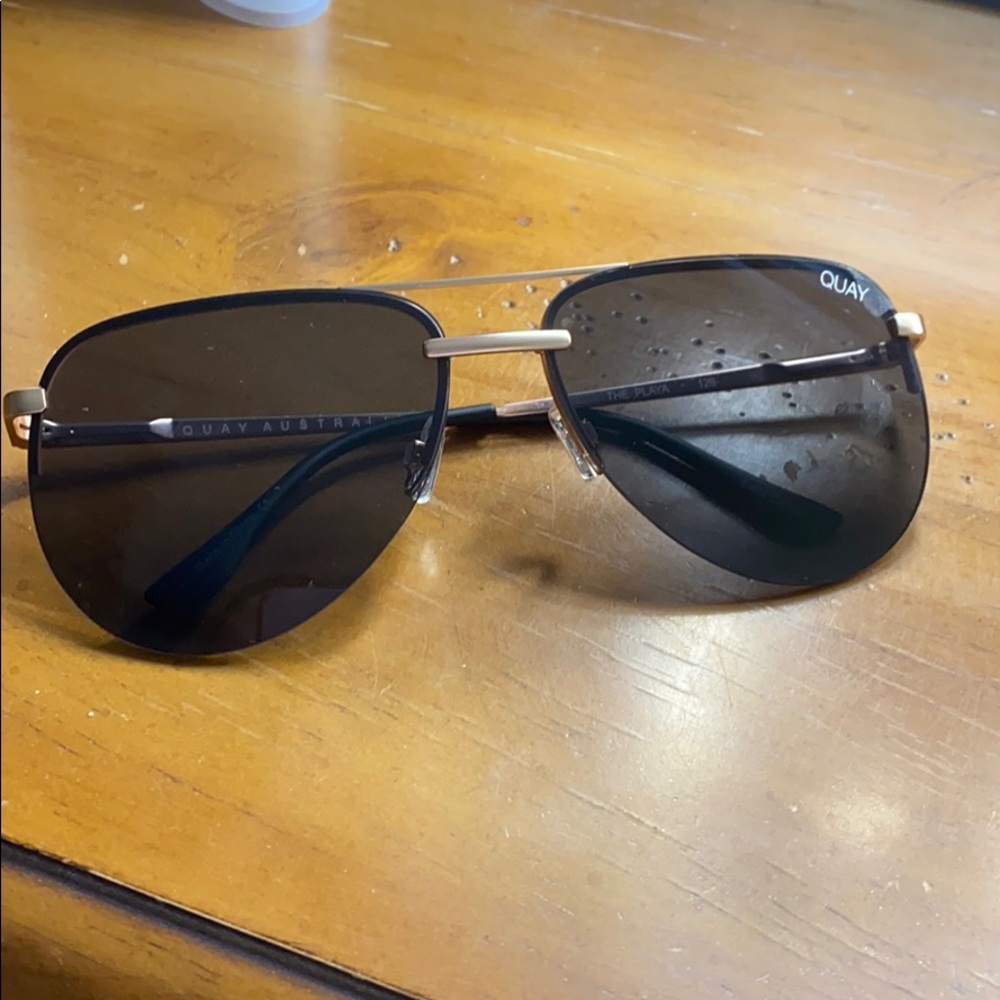 Quay sunglasses. The Playa in black